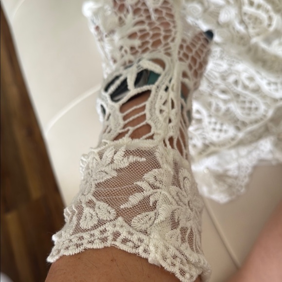 Elegant White Lace Women's Top - Picture 4 of 5